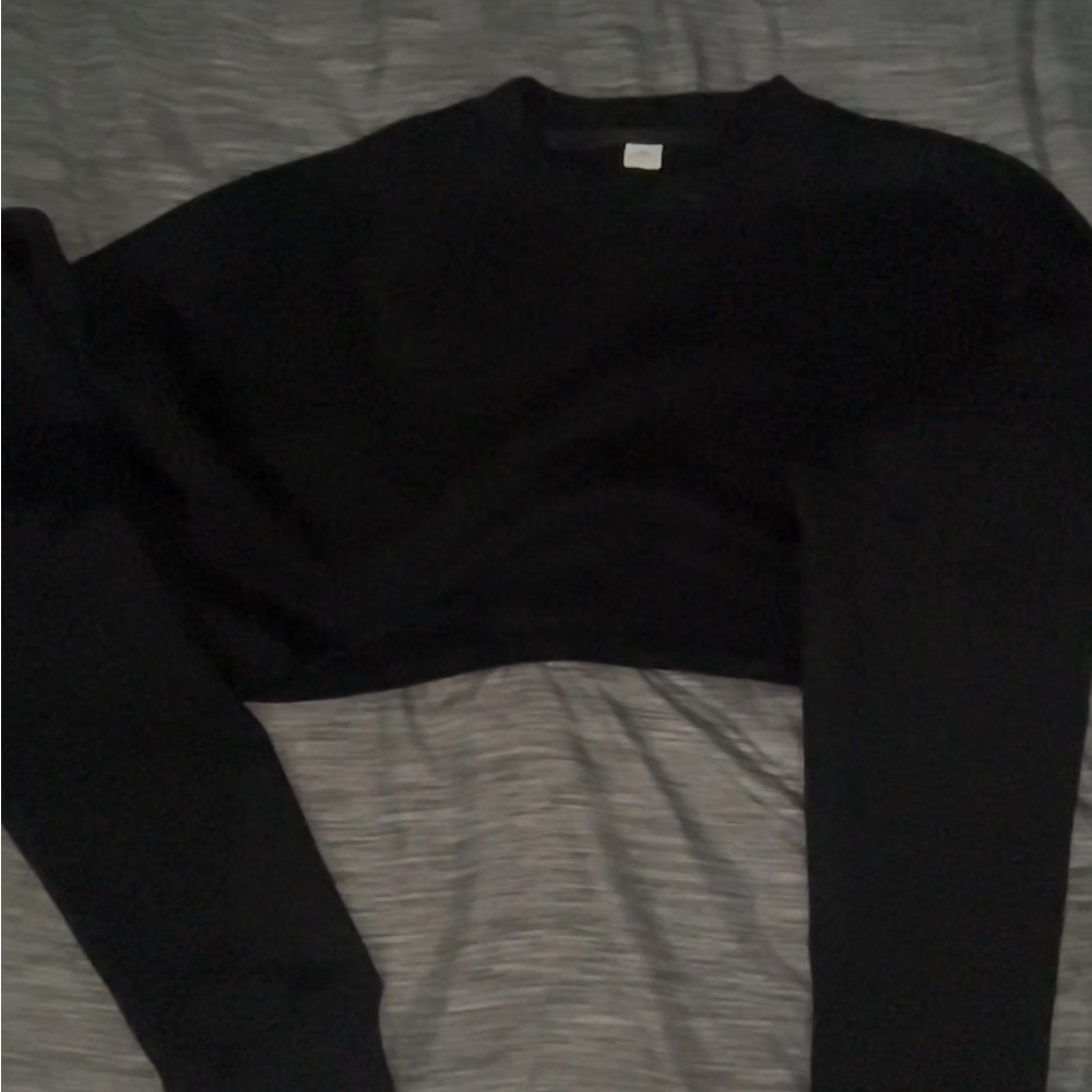 ALO Yoga Black Extreme Cropped Pullover